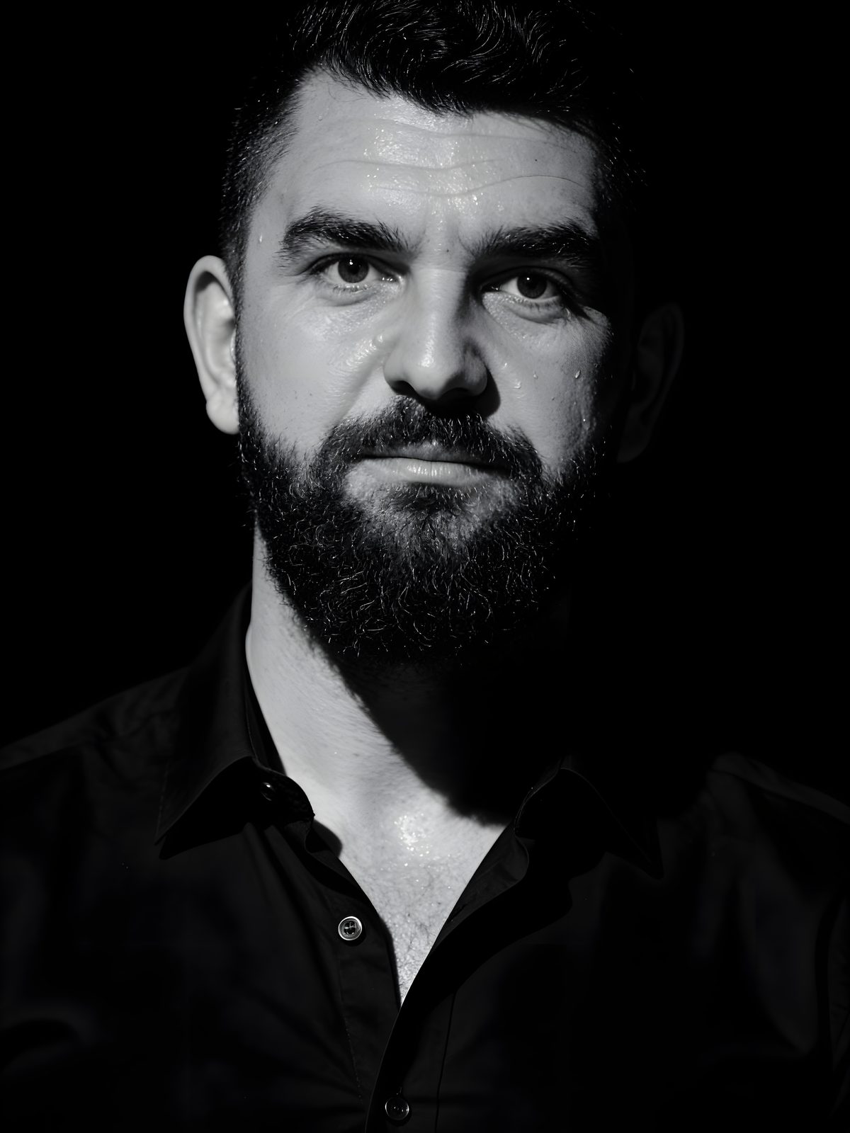 Dragoș Tuță Mihaylov, portret oficial